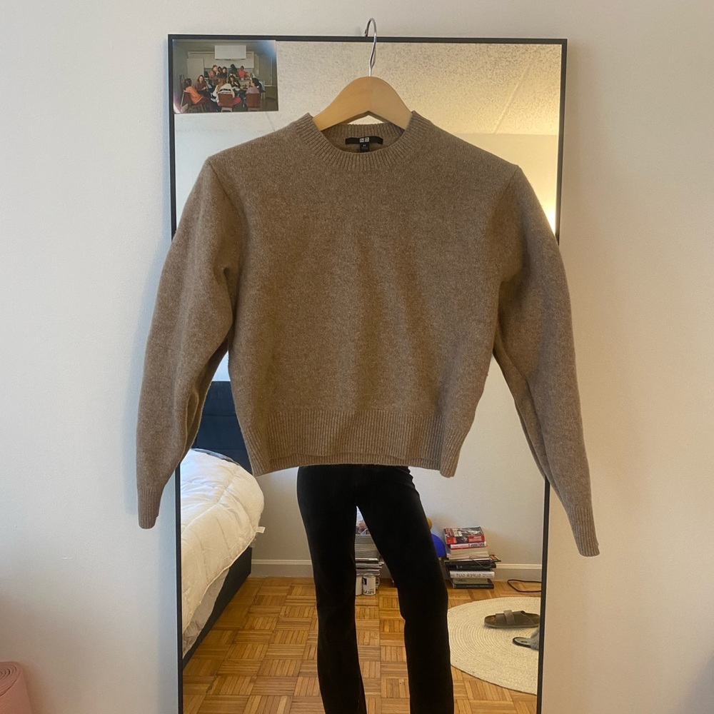 UNIQLO beige sweater